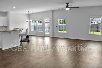 821 Redbud Ln in Summerville, SC - Foto de edificio - Building Photo