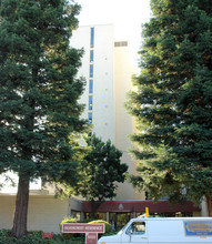 Silvercrest Senior Living Residence in Santa Rosa, CA - Building Photo - Building Photo