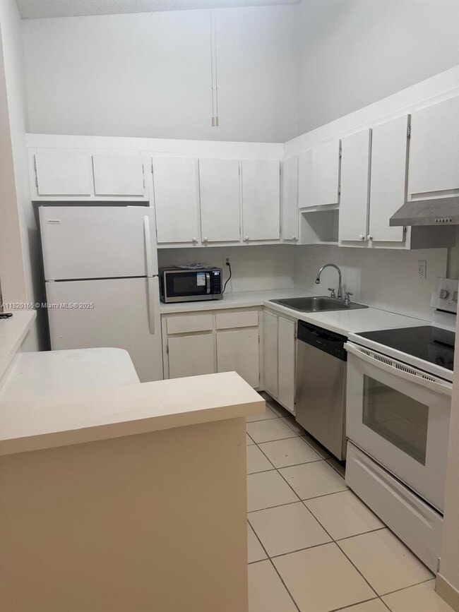 4760 NW 102nd Ave in Doral, FL - Building Photo - Building Photo