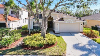 4874 Sabal Lake Cir in Sarasota, FL - Building Photo