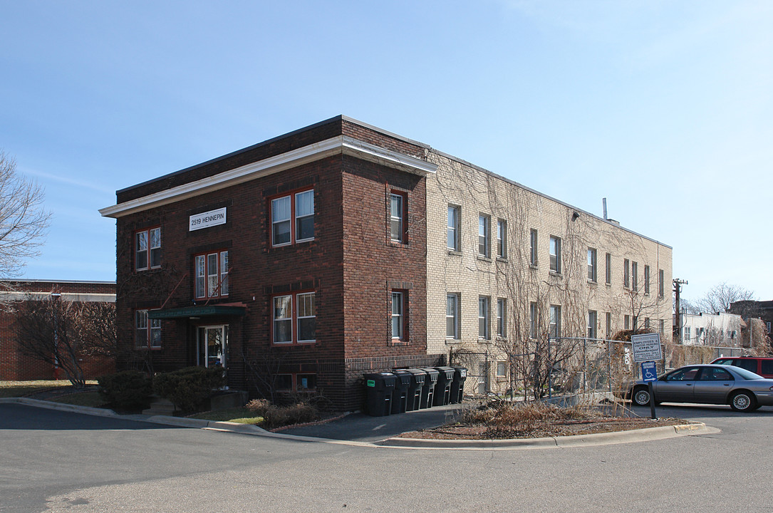 2519 Hennepin Ave in Minneapolis, MN - Building Photo