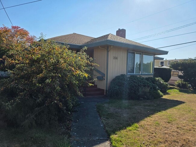 1814 Perry Ave in Bremerton, WA - Foto de edificio - Building Photo