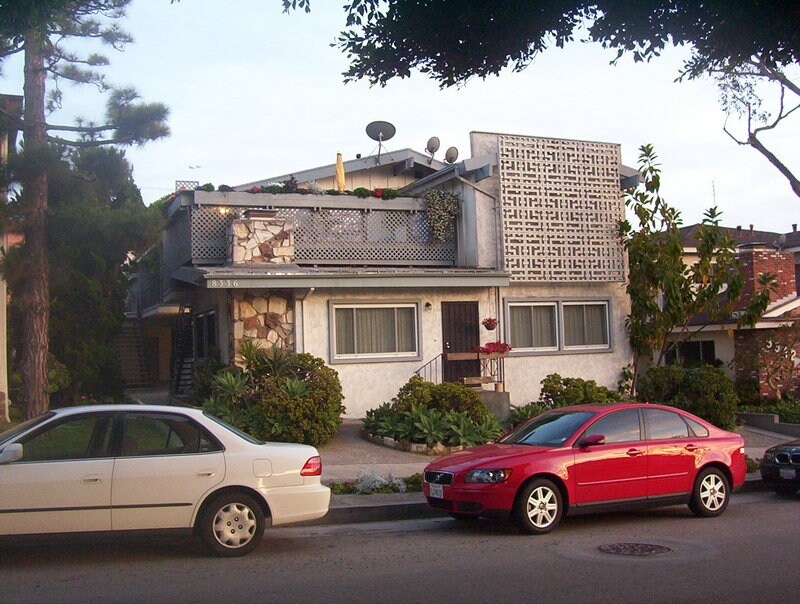 8336 W Manchester Ave in Playa Del Rey, CA - Building Photo