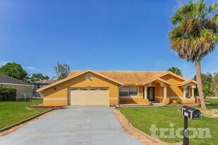 1093 Dunlap Ave in Spring Hill, FL - Building Photo