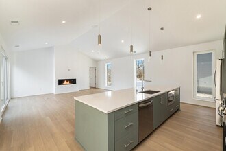 1170 Harmony Ct in Grafton, WI - Building Photo - Building Photo