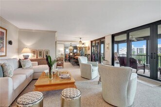 2400 Gulf Shore Blvd N in Naples, FL - Building Photo - Building Photo