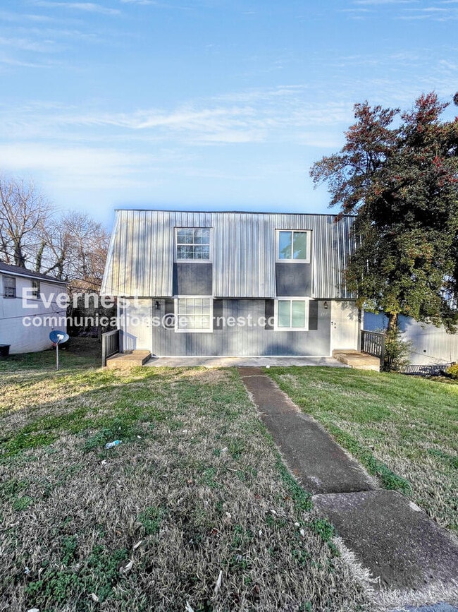 property at 2315 Oak Ct