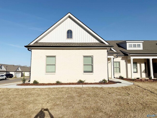 6057 Gardner Maples Dr SE in Owens Cross Roads, AL - Building Photo - Building Photo