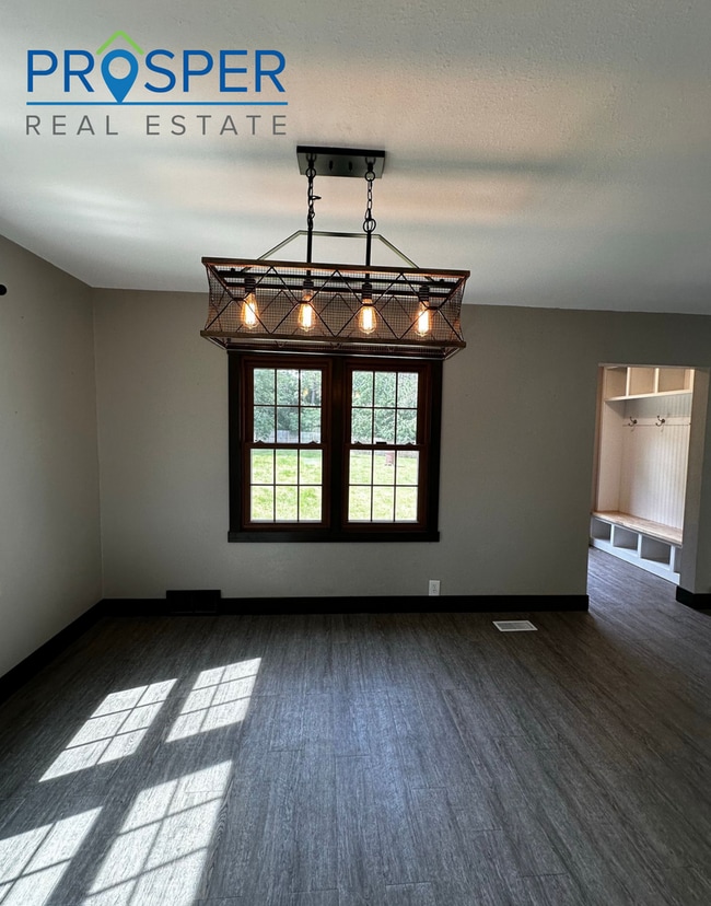 5284 W Lowes Creek Rd in Eau Claire, WI - Building Photo - Building Photo
