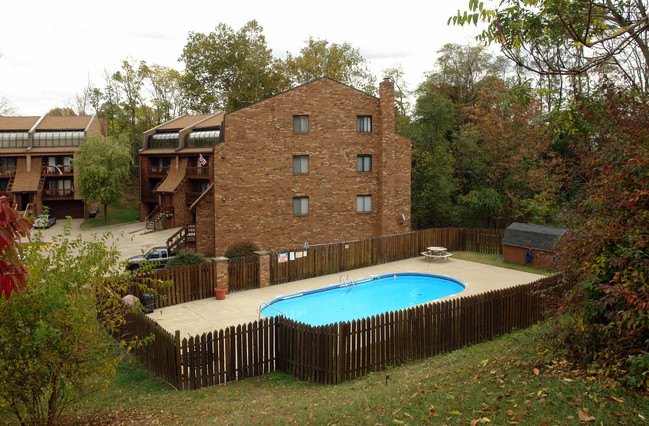 Society Manor in Belpre, OH - Foto de edificio - Building Photo