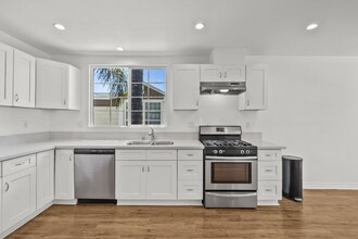 6712 Cedros Ave in Los Angeles, CA - Building Photo - Building Photo