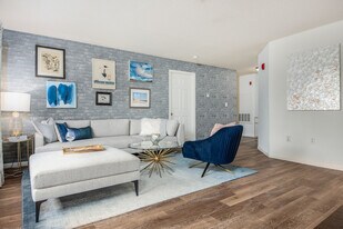 Essex Apartment Homes in Peabody, MA - Building Photo