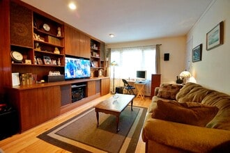 943 Lafayette Ave, Unit 1st in Hawthorne, NJ - Building Photo - Building Photo