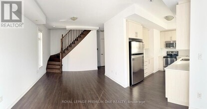 125 Kayla Crescent in Vaughan, ON - Building Photo - Building Photo