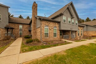 43 Foxcroft Rd in Naperville, IL - Building Photo