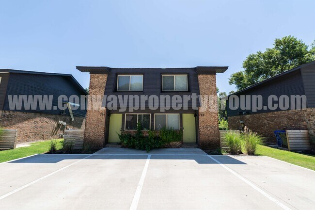 716 S Mitchell St in Conway, AR - Foto de edificio - Building Photo