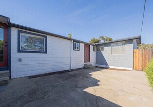 345 Sequoia Ave in Monterey, CA - Building Photo - Building Photo