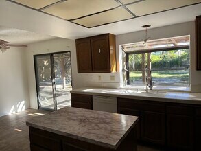 10438 Cozycroft Ave in Chatsworth, CA - Building Photo - Building Photo