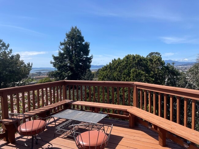 2265 Carquinez Ave in El Cerrito, CA - Foto de edificio - Building Photo