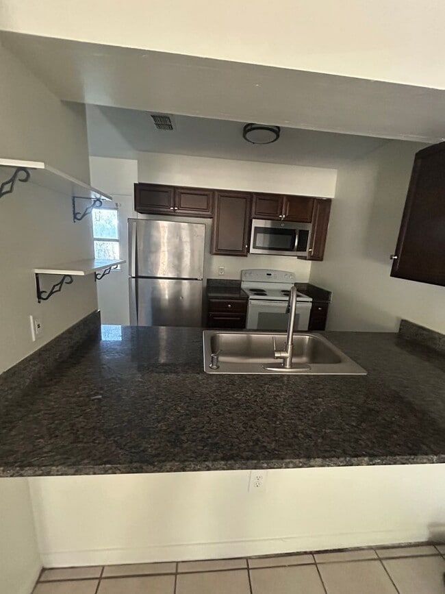 7034 SW 17th Pl in Gainesville, FL - Foto de edificio - Building Photo