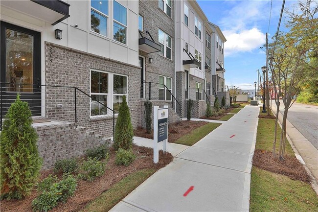 2549 Astaire Ct NW in Atlanta, GA - Building Photo - Building Photo
