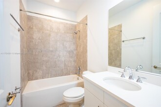 6950 Pines Cir in Coconut Creek, FL - Building Photo - Building Photo