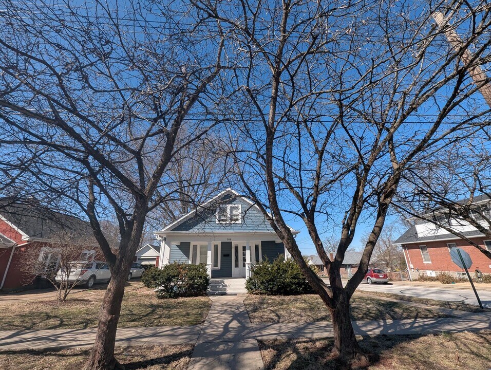 709 Pendleton Ave in Boonville, MO - Foto de edificio