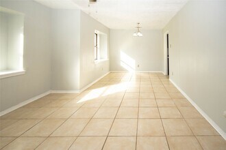 10902 Mosscrest Dr in Houston, TX - Building Photo - Building Photo