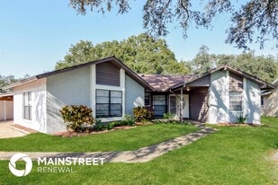 1805 Lk Crst Ave in Brandon, FL - Building Photo