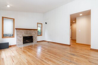 536 NW Harmon Blvd in Bend, OR - Building Photo - Building Photo