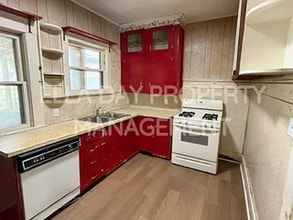 608 E 14th Ave in Winfield, KS - Building Photo - Building Photo