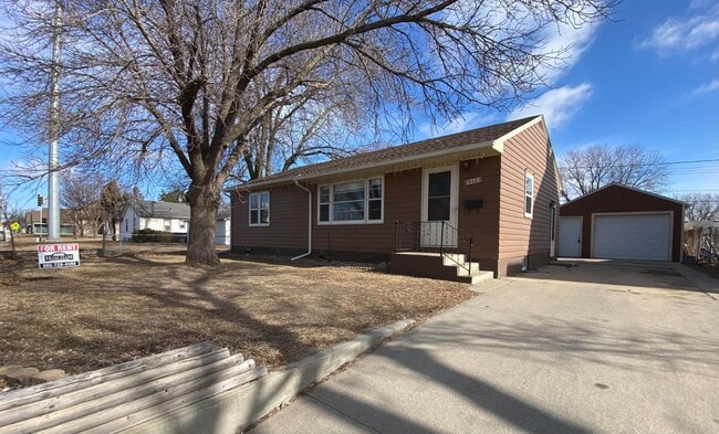 property at 912 N Kiwanis Ave