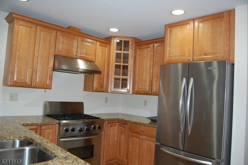 453 Springfield Ave in Berkeley Heights, NJ - Building Photo