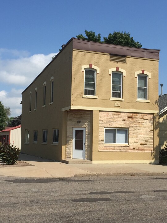 700 E 4th St, Unit B in Winona, MN - Building Photo