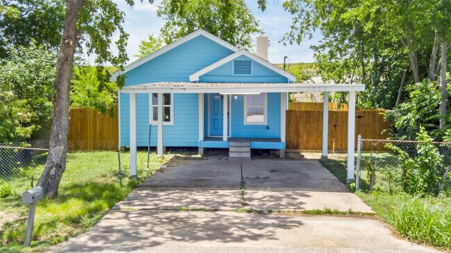8402 Bassett St in Houston, TX - Building Photo - Building Photo