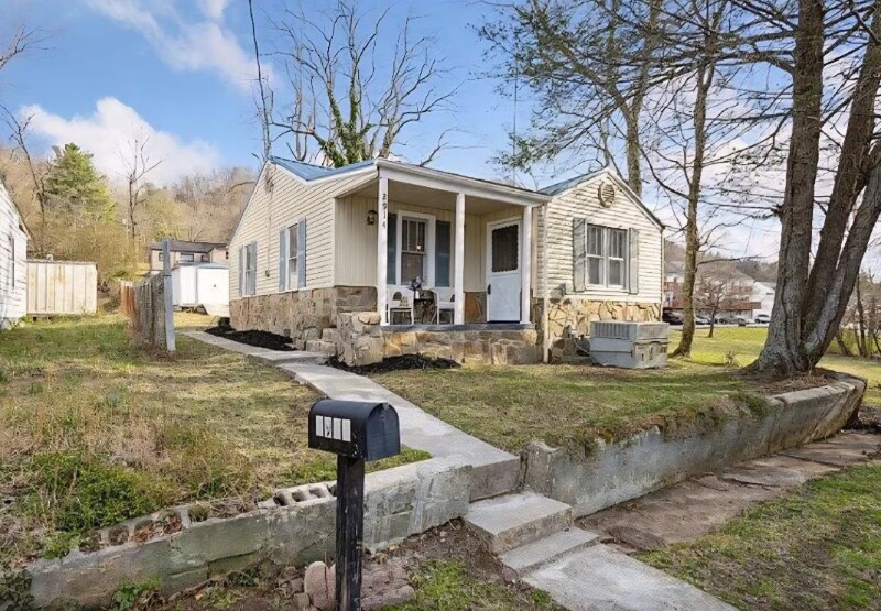 2914 Bay St in Bristol, TN - Foto de edificio