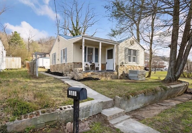 property at 2914 Bay St