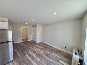 37 Cottage St in Sanford, ME - Building Photo - Building Photo
