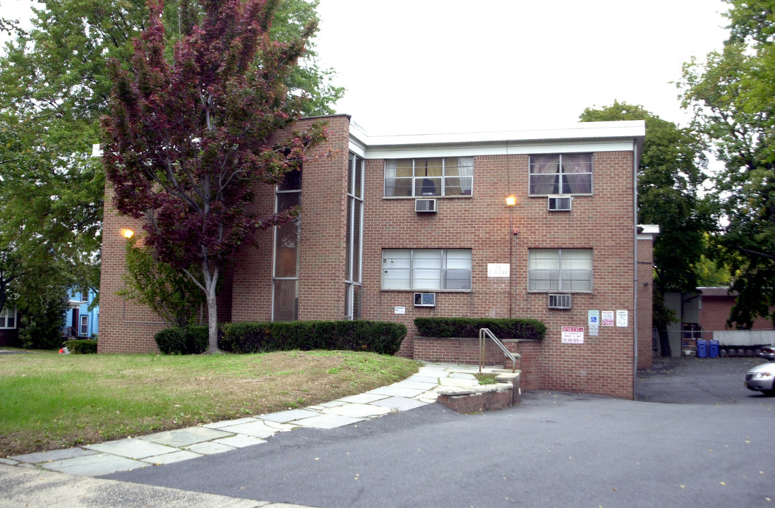 76 E Park St in East Orange, NJ - Foto de edificio