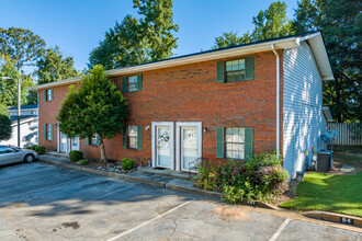 Cedar Springs Apartments in Gainesville, GA - Building Photo - Building Photo