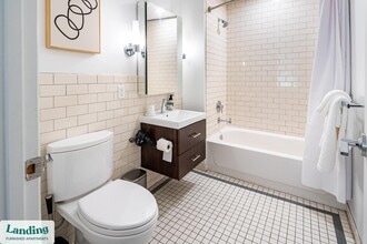 933 McGee St, Unit 2-311 in Kansas City, MO - Building Photo - Building Photo