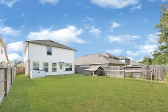 1922 Ballesteros St in Crosby, TX - Building Photo - Building Photo