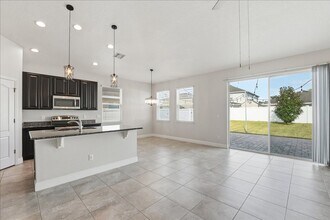 11007 Inside Loop in Orlando, FL - Building Photo - Building Photo