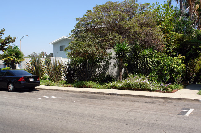 332 Standard St in El Segundo, CA - Foto de edificio - Building Photo