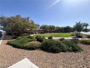 909 Earth Luster Rd in Las Vegas, NV - Building Photo - Building Photo