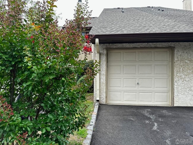 59 Thoreau Dr in Plainsboro, NJ - Building Photo - Building Photo