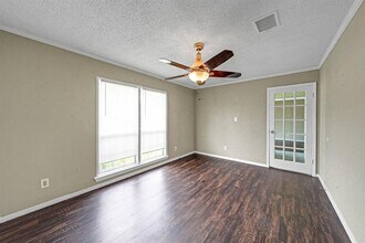 9214 Bryce Ave in Texas City, TX - Building Photo - Building Photo