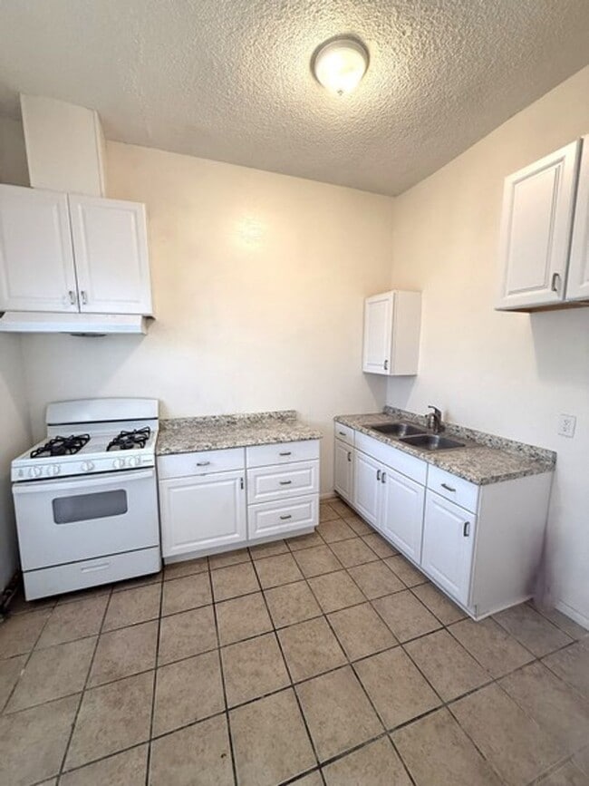 4522 11th St in Guadalupe, CA - Foto de edificio - Building Photo