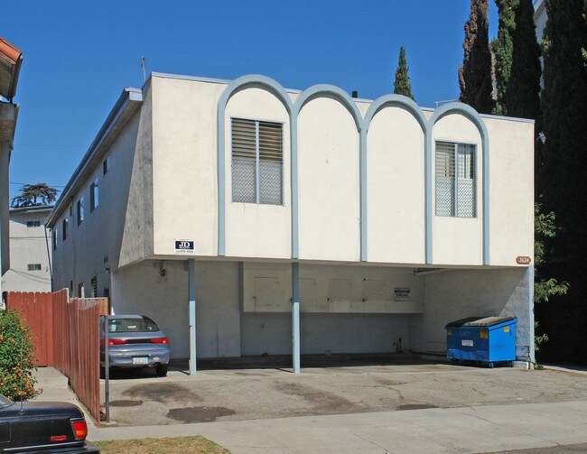 3624 Faris Dr in Los Angeles, CA - Foto de edificio - Building Photo