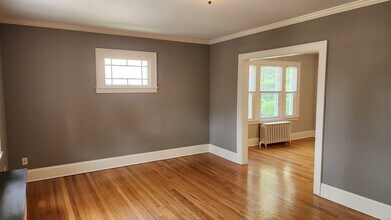 1164 New Britain Ave in West Hartford, CT - Building Photo - Building Photo